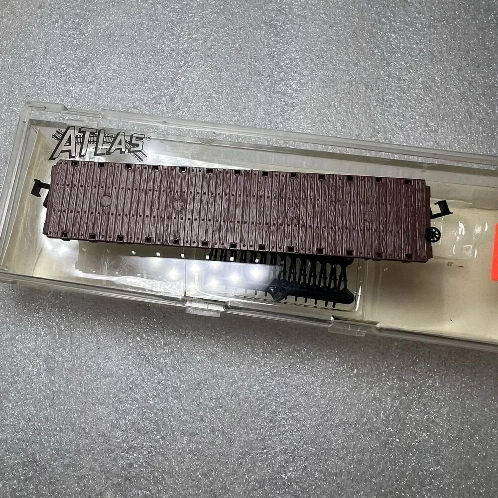 Atlas N Gauge Flat Car with Stakes Southern 3811 Brown Plastic NEW